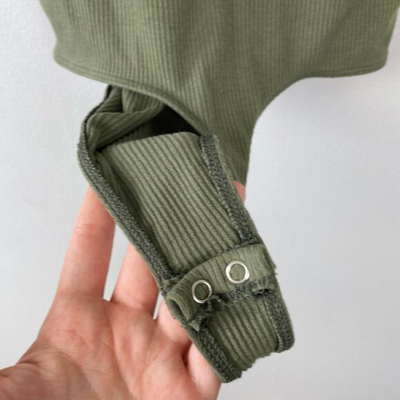 American Eagle Bodysuit Olive Green Ribbed Ruched V-neck Short‎ Sleeve Medium - Picture 7 of 9